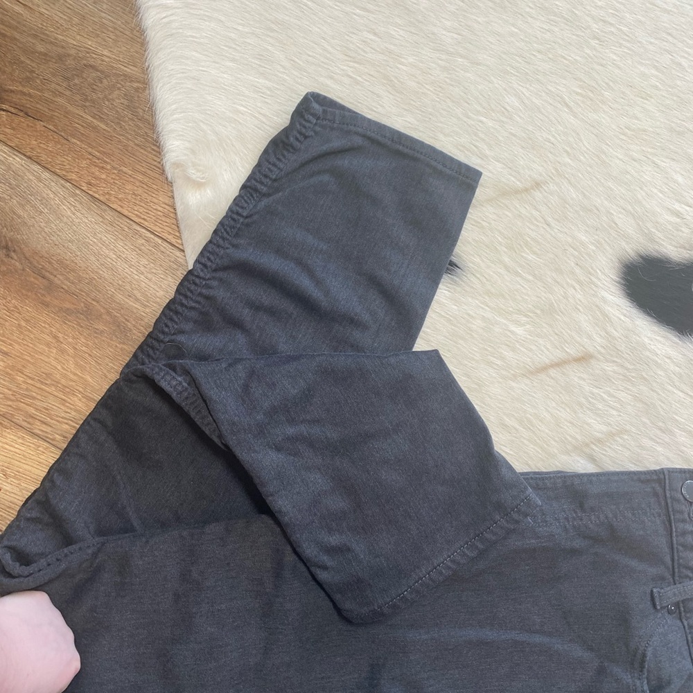 Banana Republic Men’s SLIM TRAVEL JEANS (2) - Picture 8 of 12